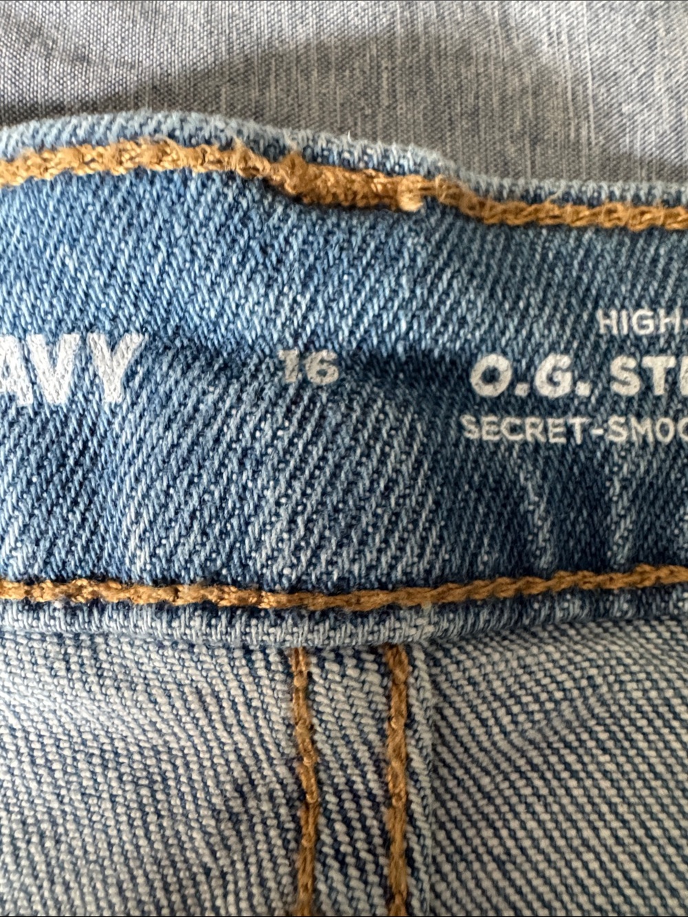 Old Navy Men's Light Blue Straight Jeans - Picture 3 of 4